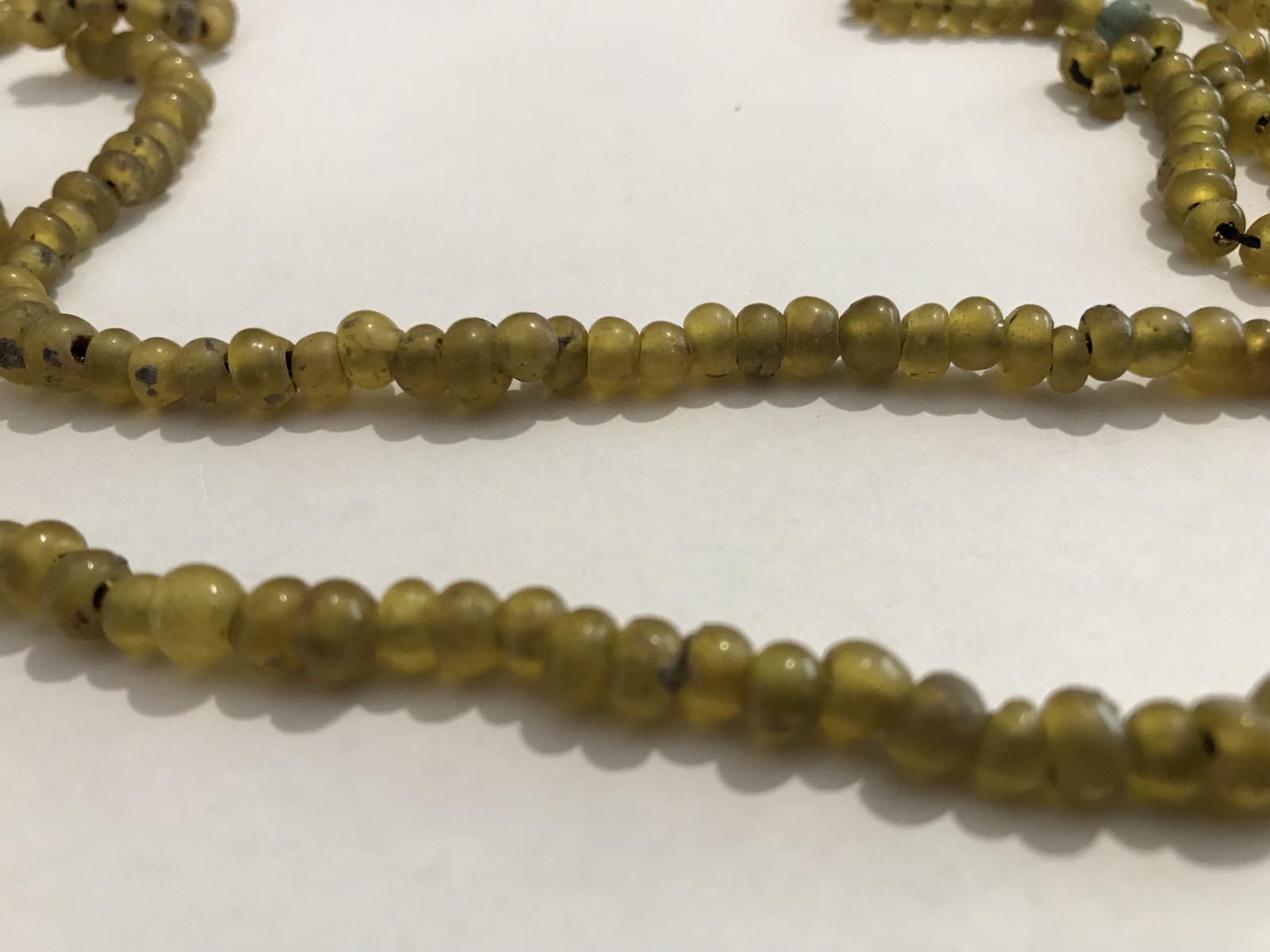 На Волині відкопали унікальне намисто, якому понад 800 років: як виглядає ця прикраса