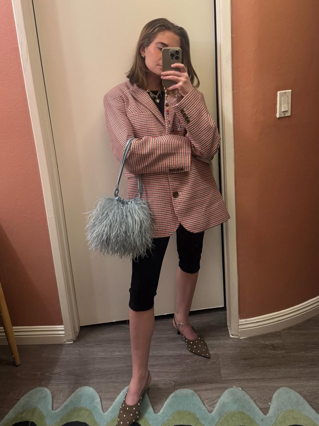 Один модный прием - и ваш гардероб выглядит на тысячи дороже