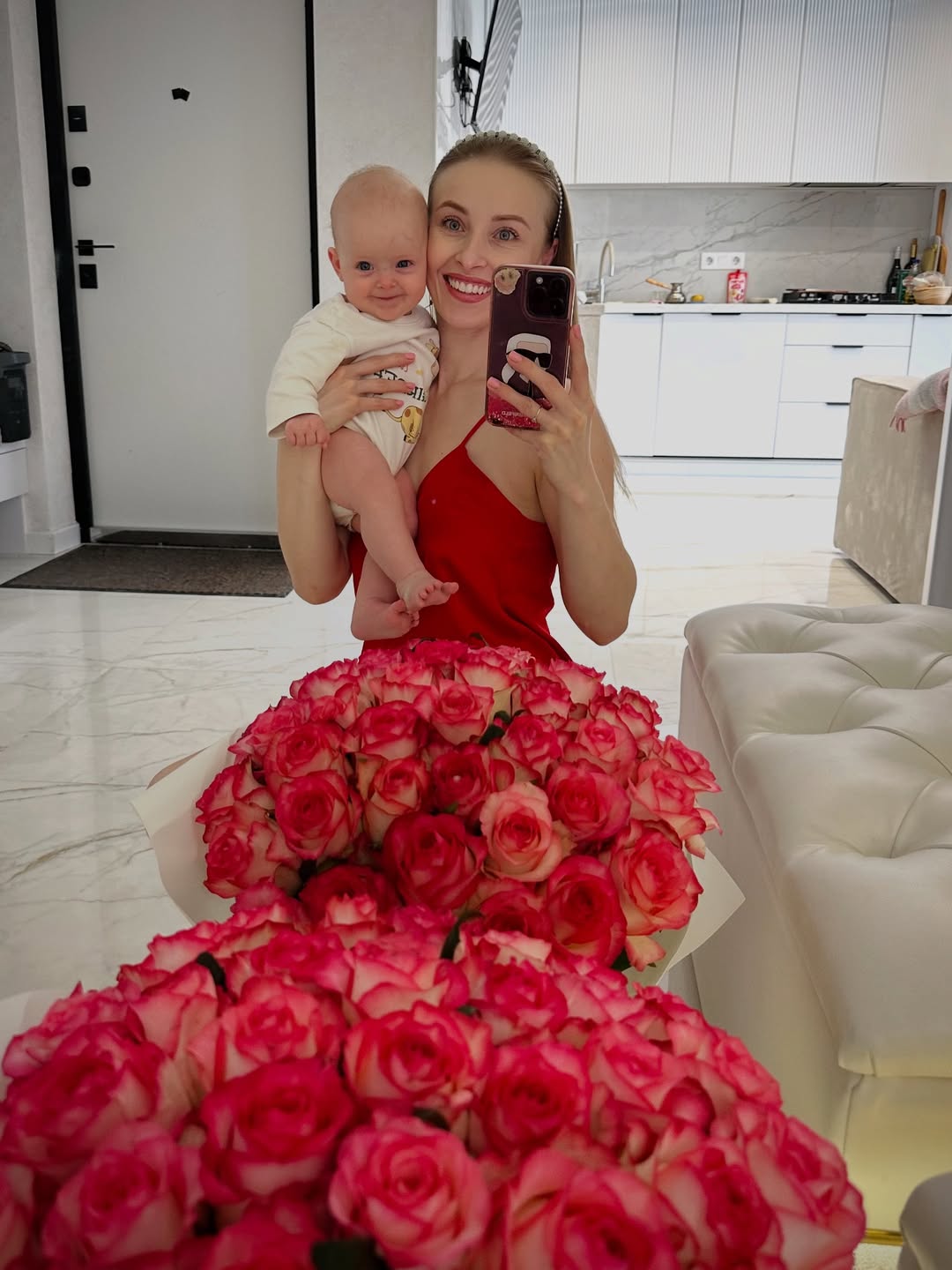 Зірка "Кріпосної" замилувала фото з 5-місячною донечкою, ім'я якої досі приховує