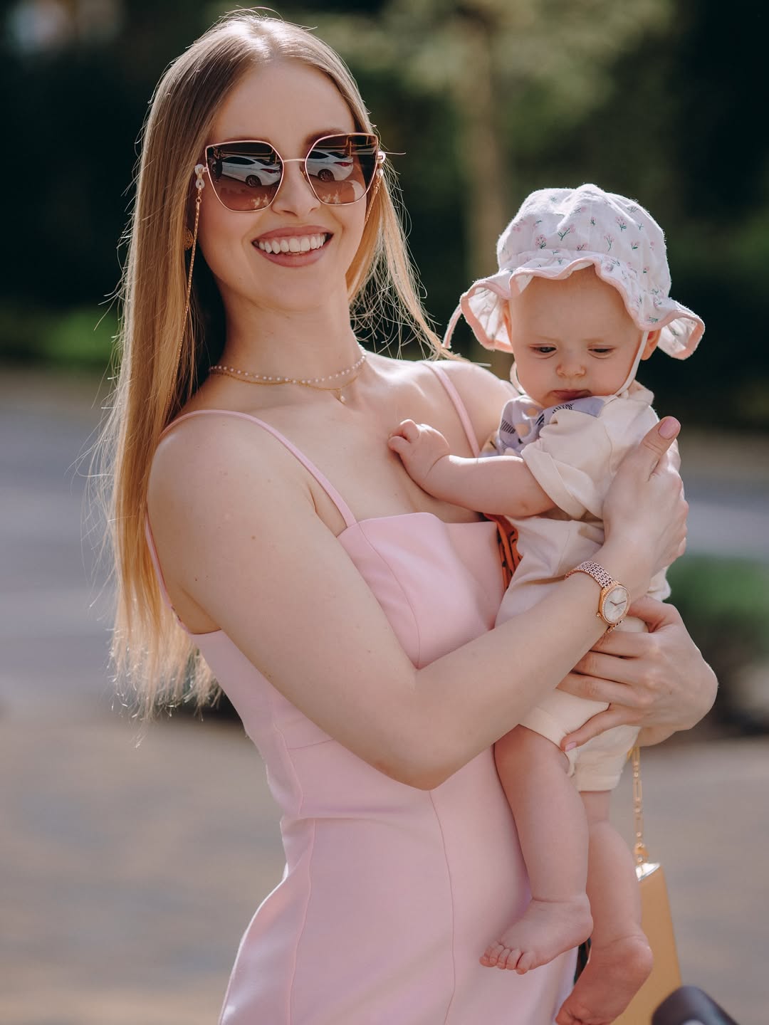 Звезда "Кріпосної" стала многодетной мамой: пол и первое фото малыша