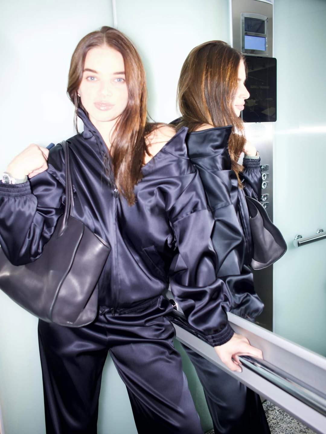 Total black і атлас: дружина Усика показала один із головних модних трендів сезону