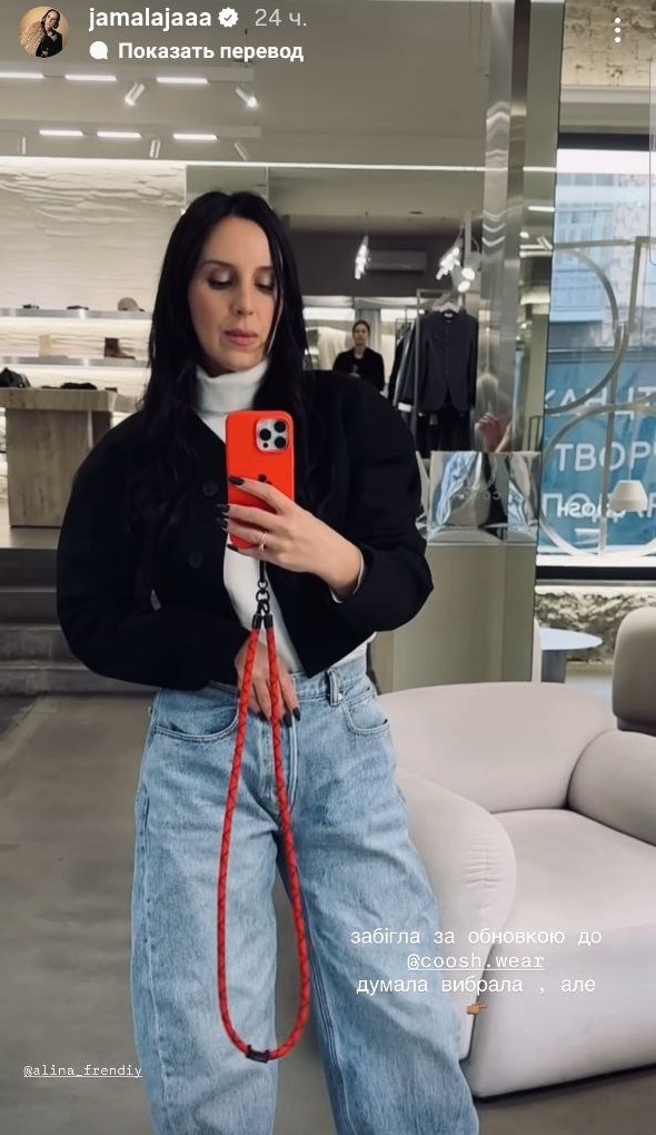 Як поєднати об'ємний верх і трендовий денім: приклад від Джамали