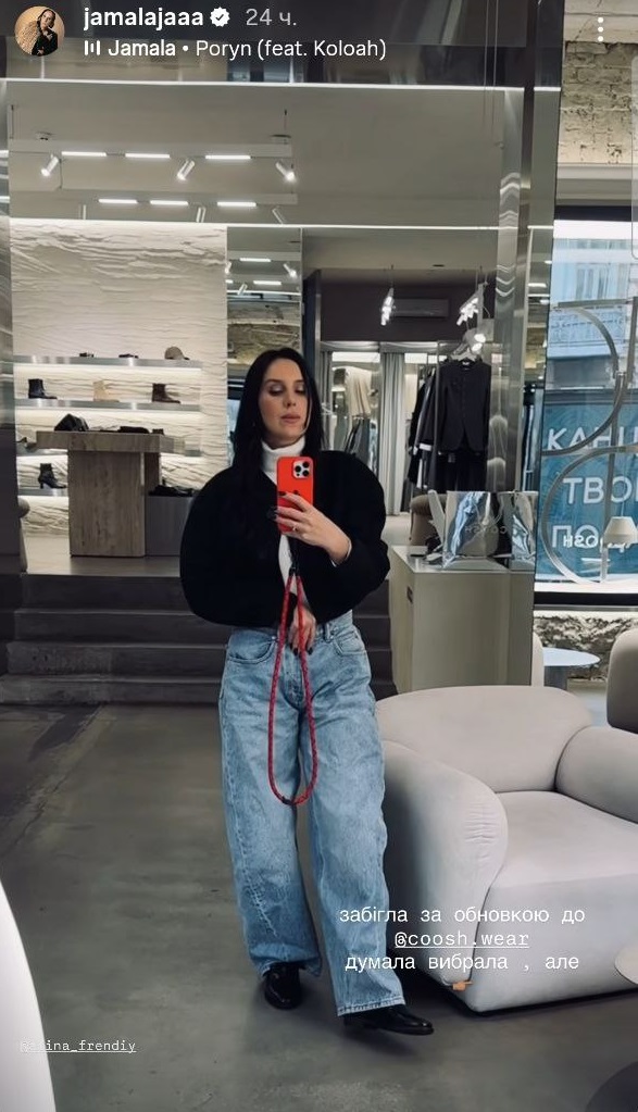 Як поєднати об'ємний верх і трендовий денім: приклад від Джамали