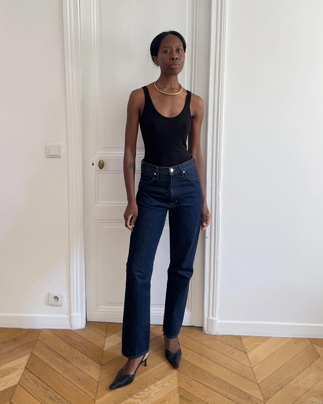 Футболки, джинси, лофери: універсальні речі, які будуть у тренді восени 2025