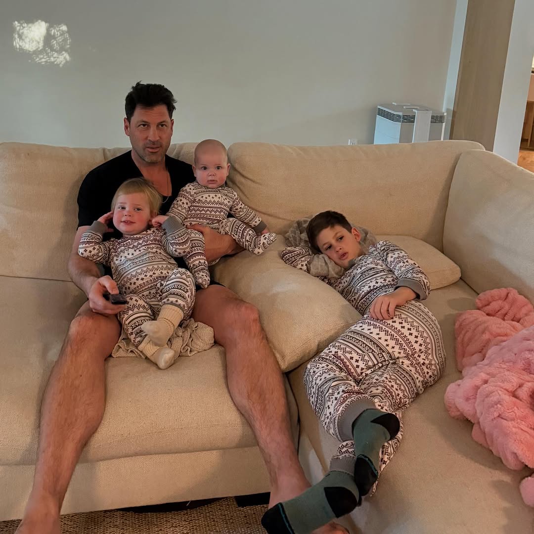 Колишній "Холостяк" вперше за довгий час показав трьох дітей: милі сімейні фото