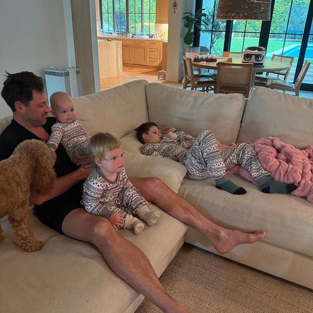 Колишній "Холостяк" вперше за довгий час показав трьох дітей: милі сімейні фото