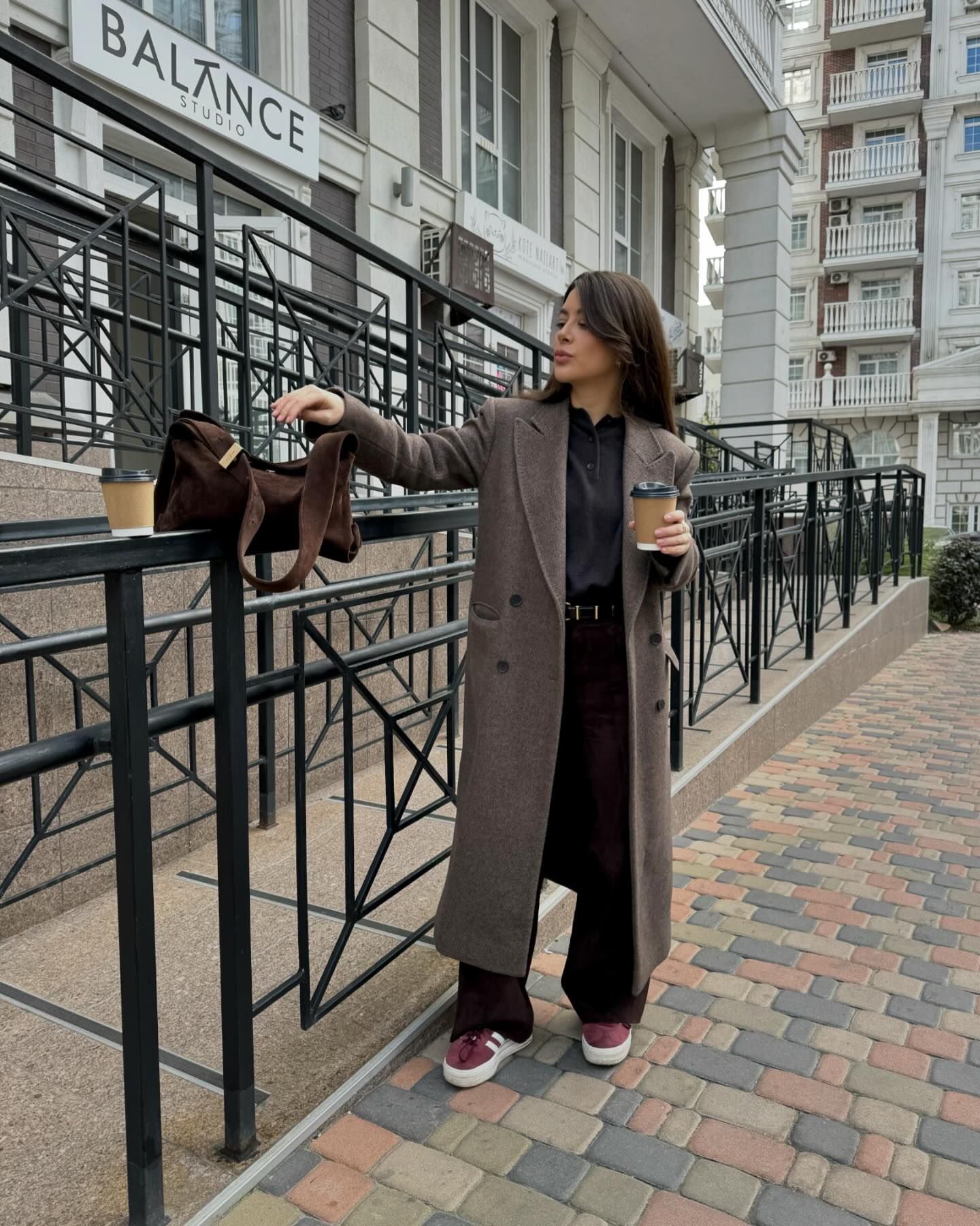 Довге пальто оверсайз та короткий пуховик: який верхній одяг обирають Раміна, Мірошниченко та Цимбалару