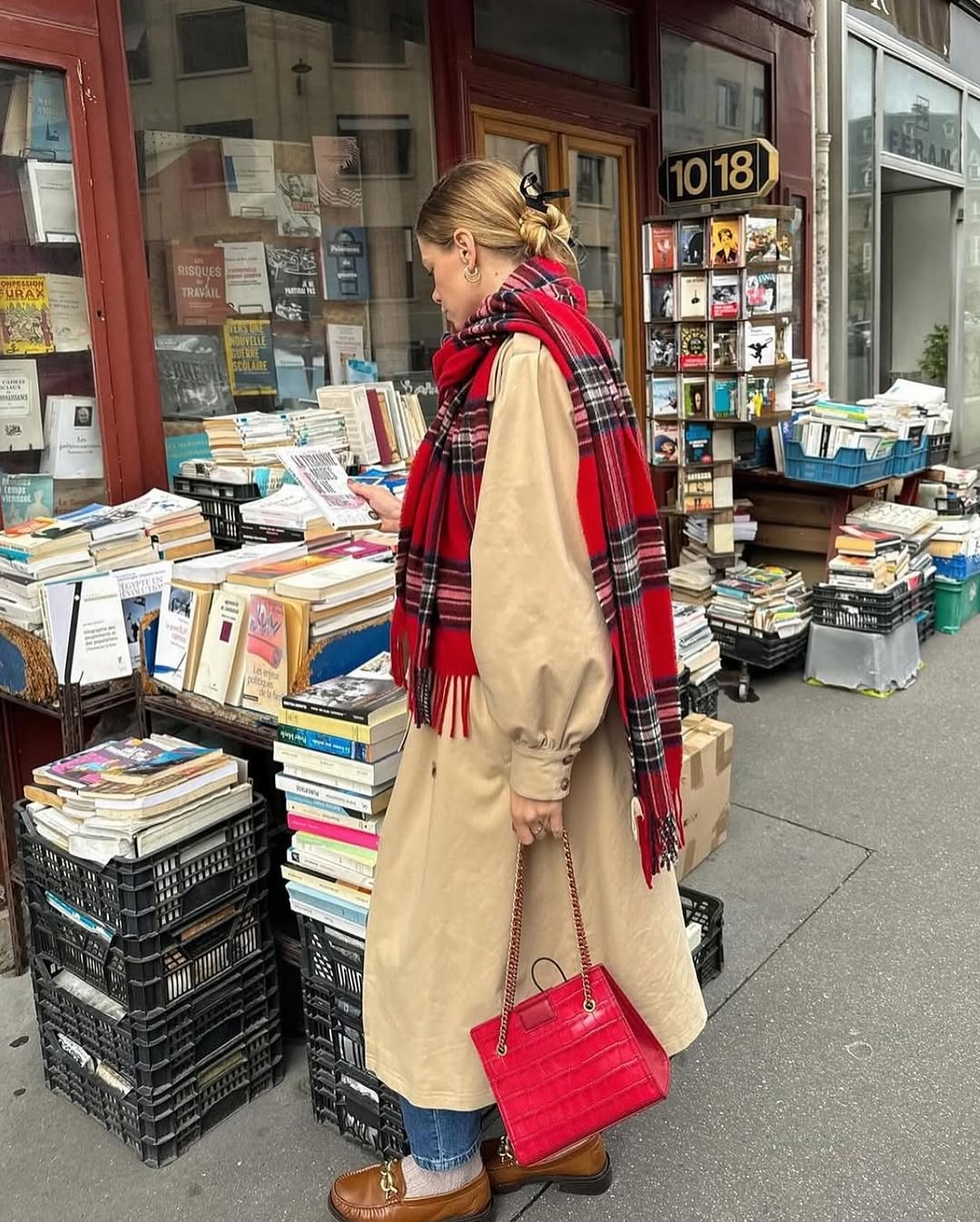 Модний тренд осені 2025: як стилізувати тренч, щоб виглядати не банально