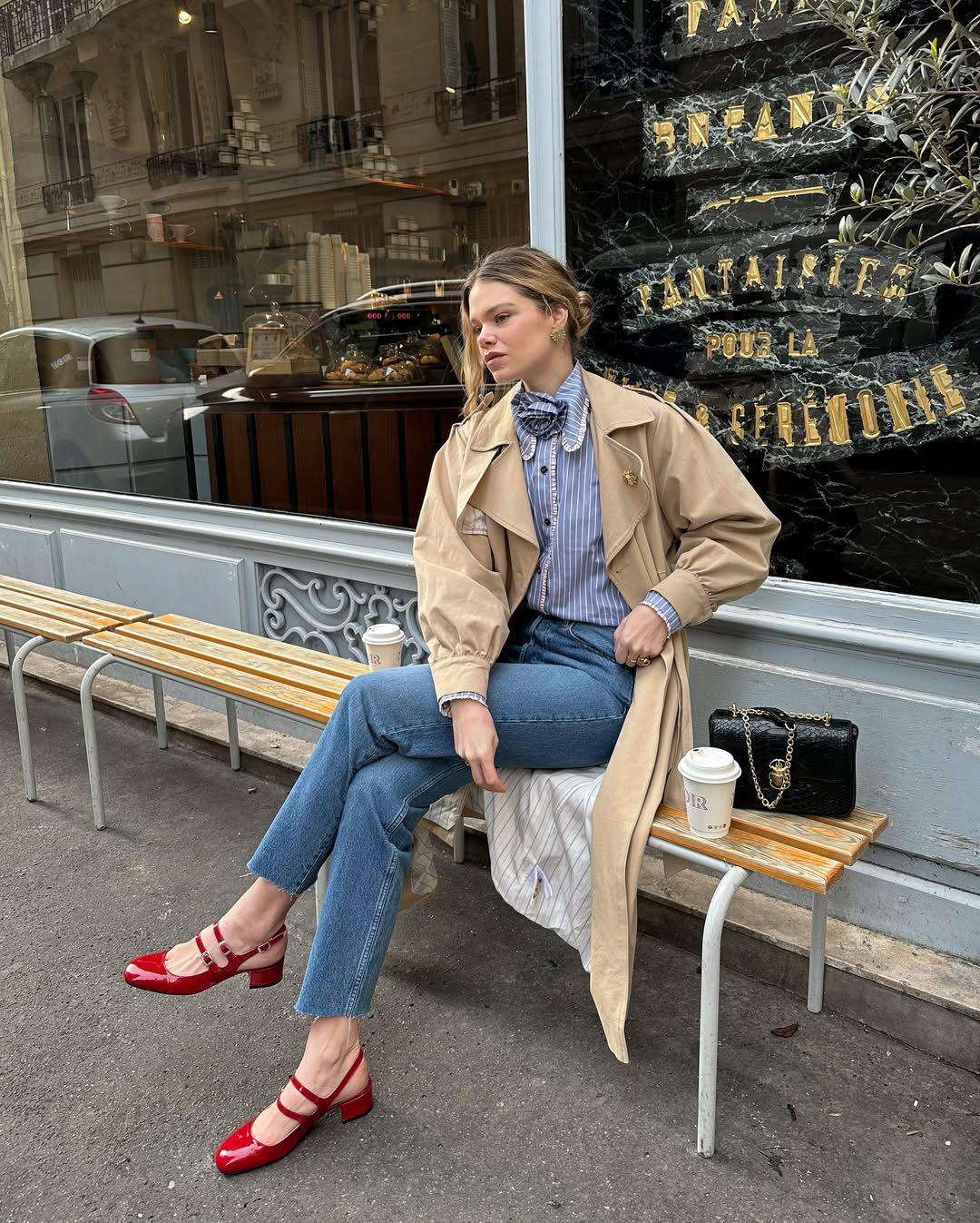 Модний тренд осені 2025: як стилізувати тренч, щоб виглядати не банально