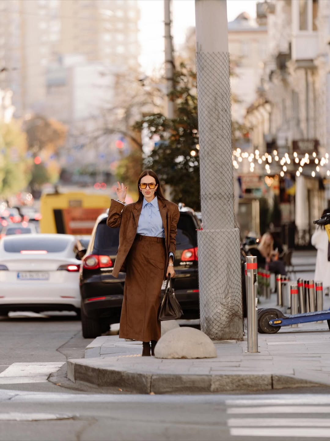 Як виглядає трендовий костюм у наймоднішому кольорі сезону: приклад від Христини Горняк