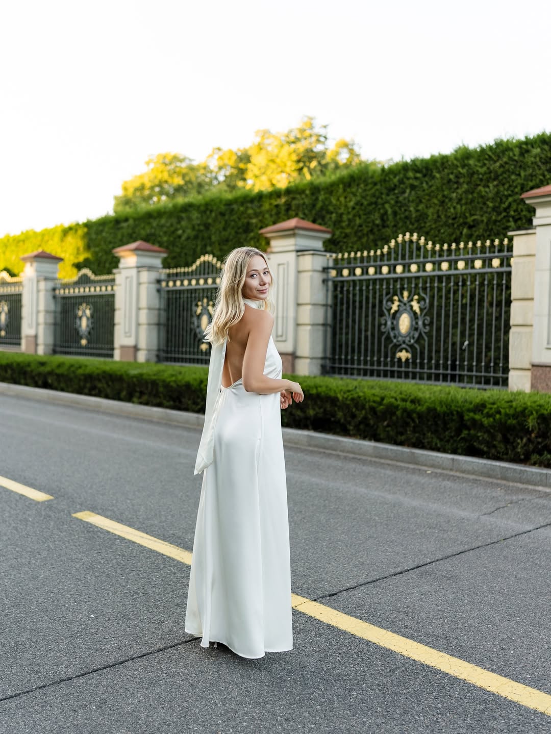 Повернення 90-х: дружина Павліка показала трендовий "лук" із сукнею