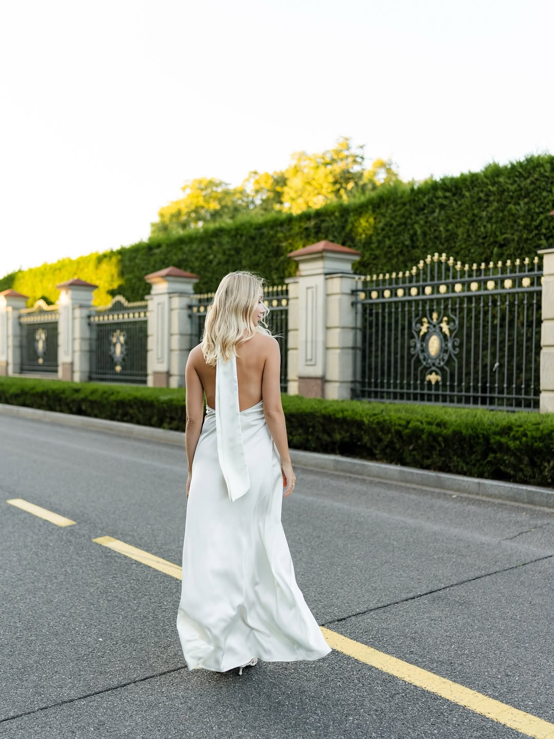 Повернення 90-х: дружина Павліка показала трендовий "лук" із сукнею