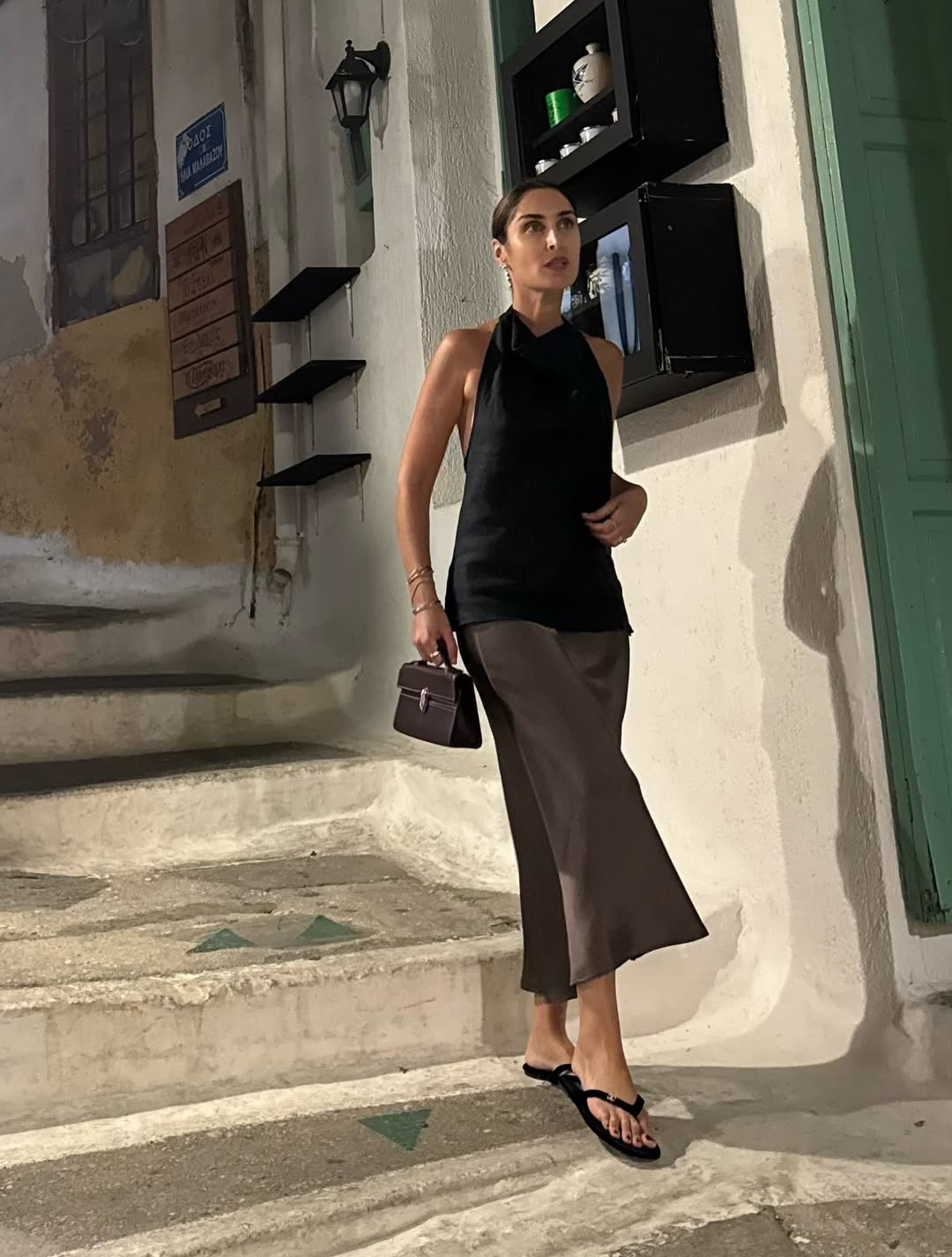 Забудьте про підбори: чому в'єтнамки стали наймоднішим взуттям літа 2025