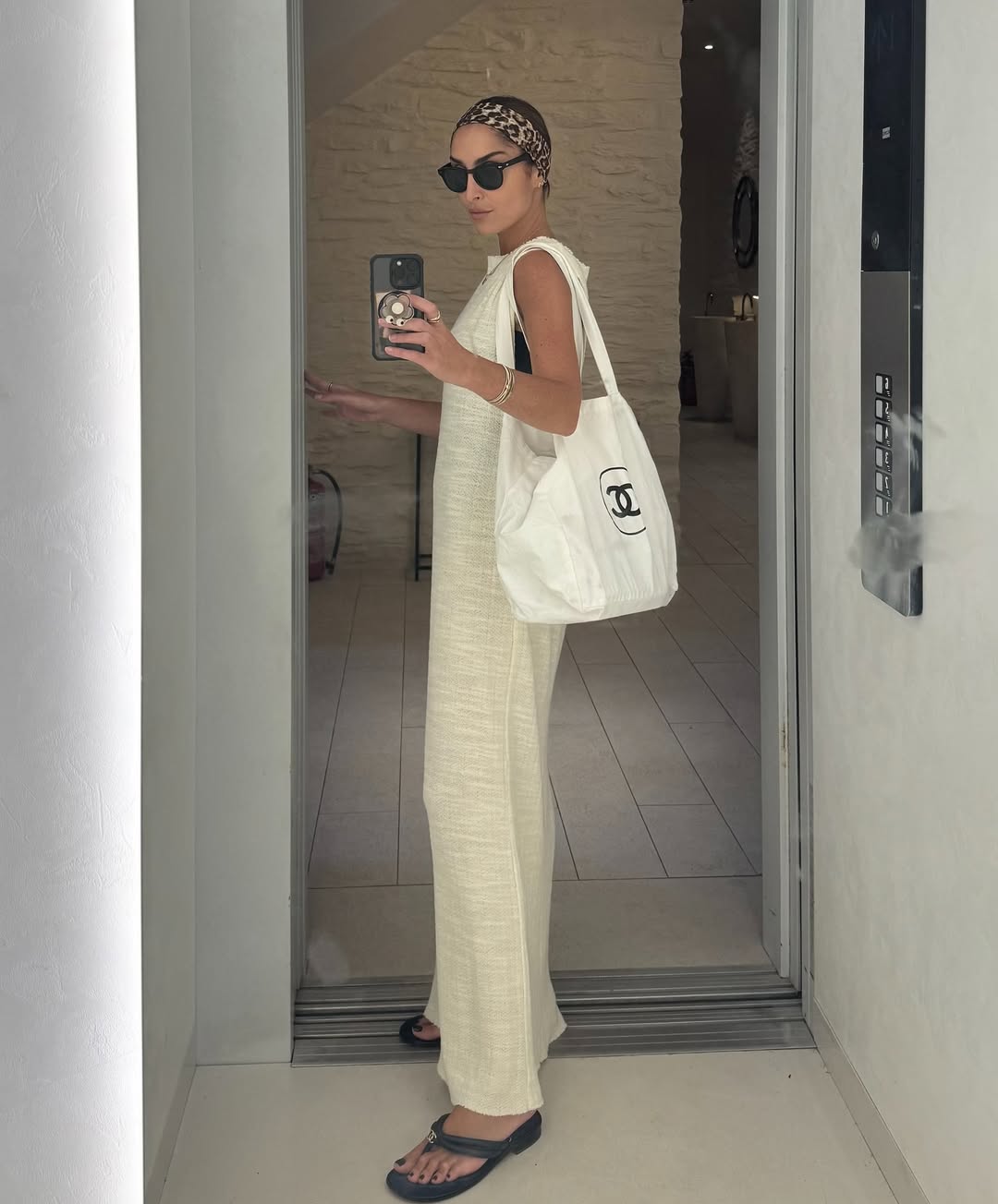 Забудьте про підбори: чому в'єтнамки стали наймоднішим взуттям літа 2025