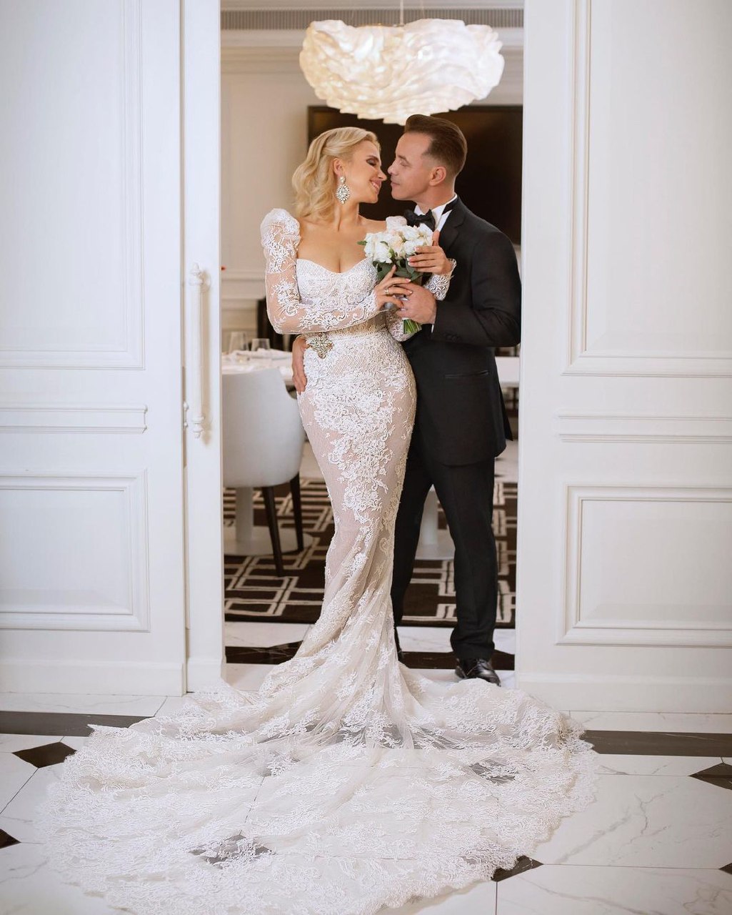 "Моє найбільше щастя": Лілія Ребрик у весільній сукні зачарувала красою (фото)