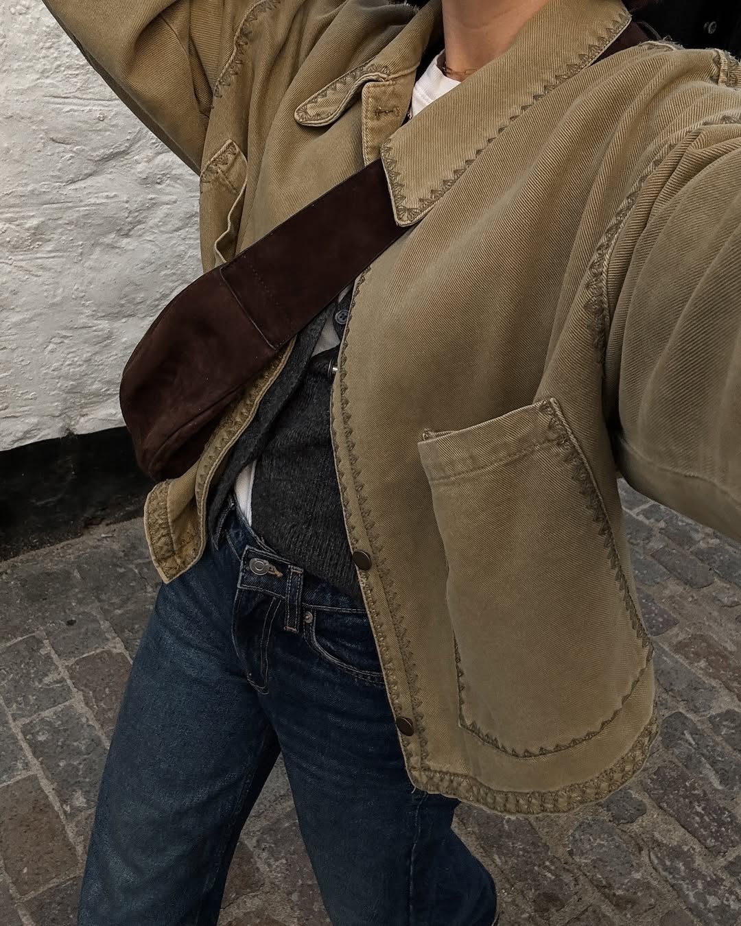 Як виглядають наймодніші куртки весни 2025: блогерка показала стильні образи на кожен день