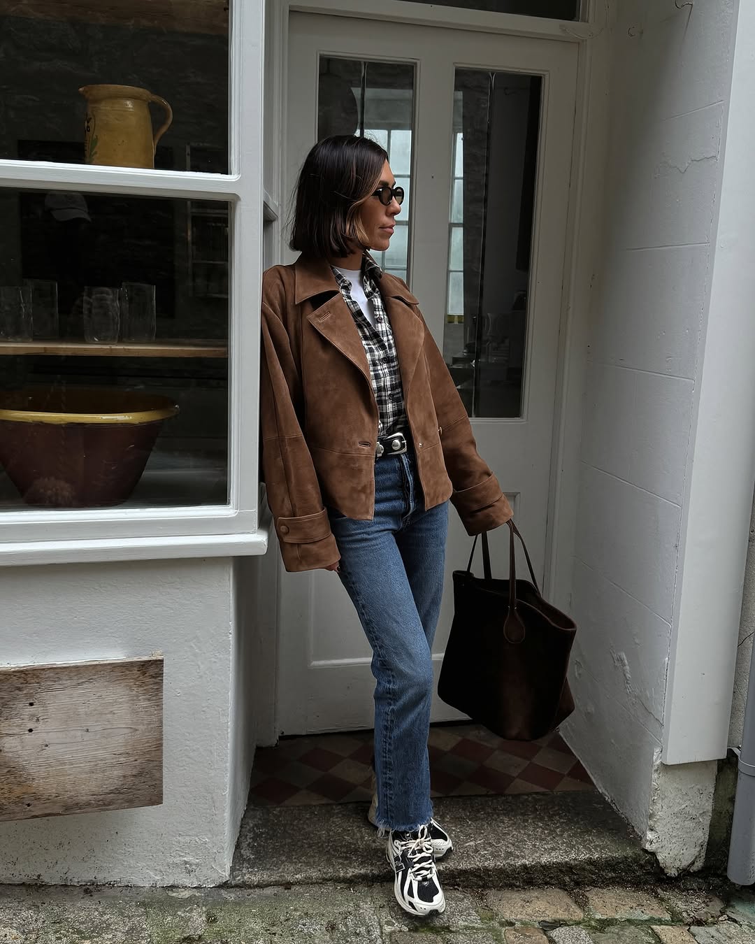 Як виглядають наймодніші куртки весни 2025: блогерка показала стильні образи на кожен день