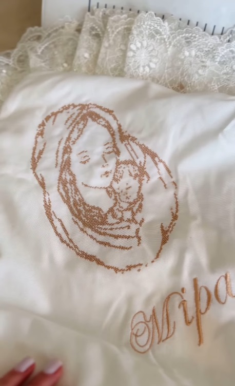 Зірка "Кріпосної" похрестила доньку і розсекретила її незвичне ім'я