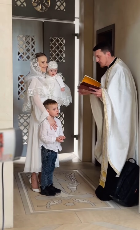 Зірка "Кріпосної" похрестила доньку і розсекретила її незвичне ім'я