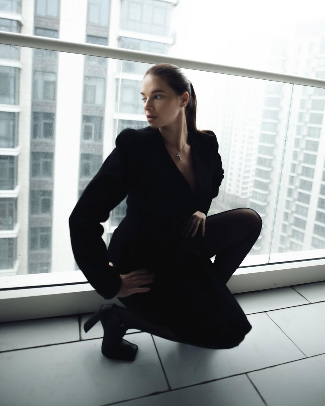 Чорний костюм і мінімалізм: секрет стильного "лука" дружини Усика