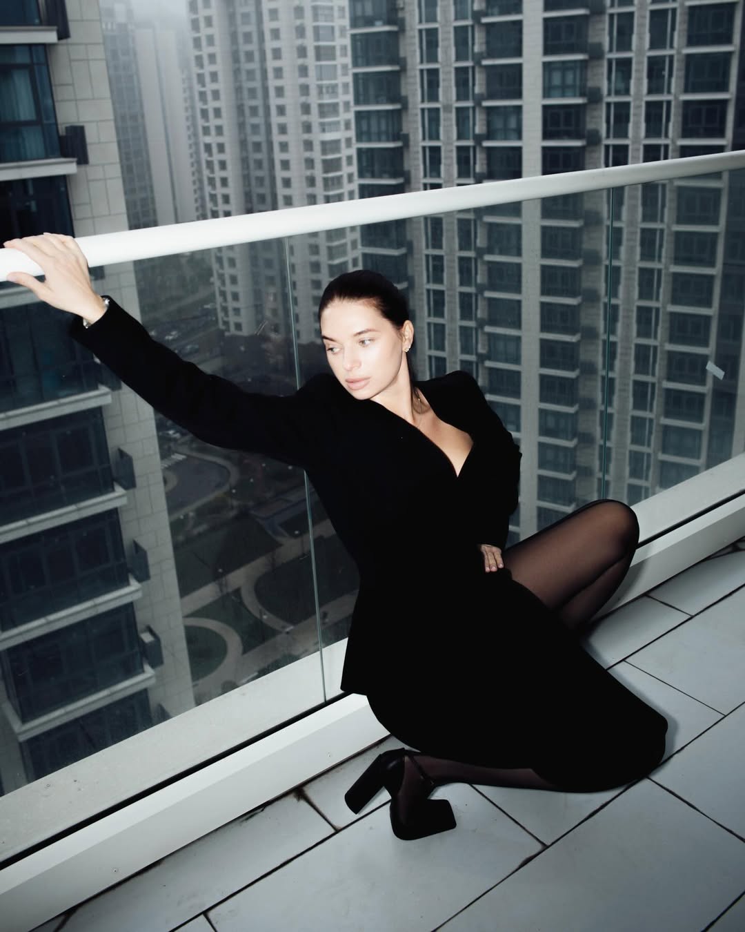 Чорний костюм і мінімалізм: секрет стильного "лука" дружини Усика