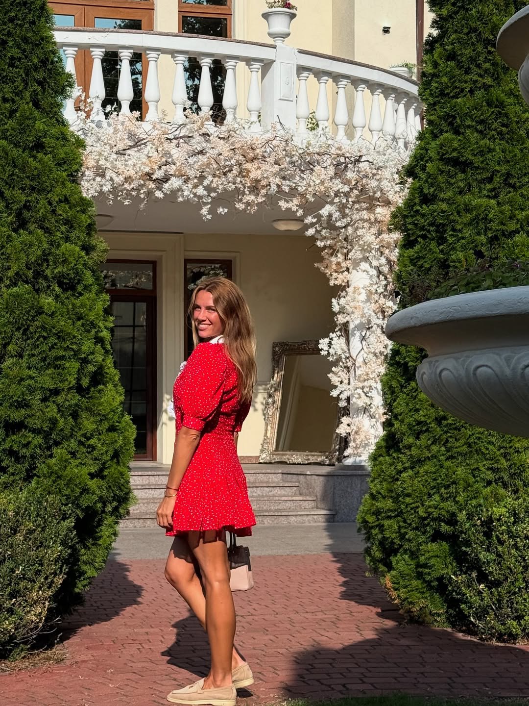 Як створити два образи з однією сукнею: модний прийом від дружини Решетніка