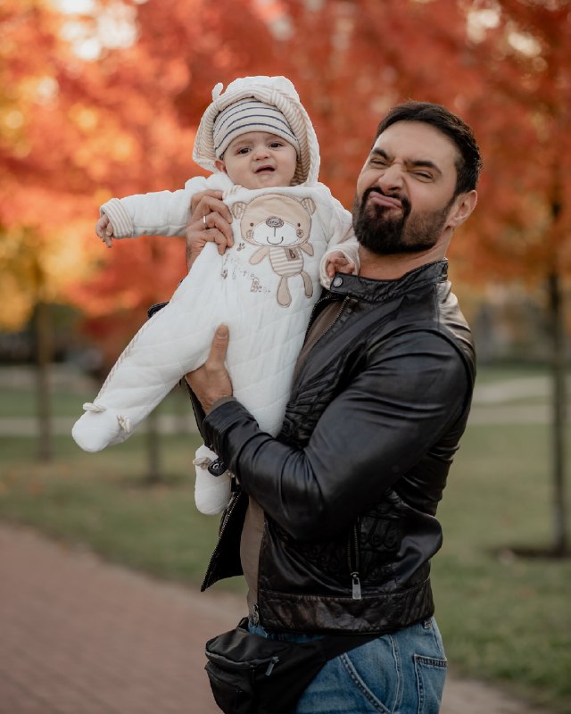 Віталій Козловський зачарував новими фото із 8-місячним сином: "Наша перша осінь разом"