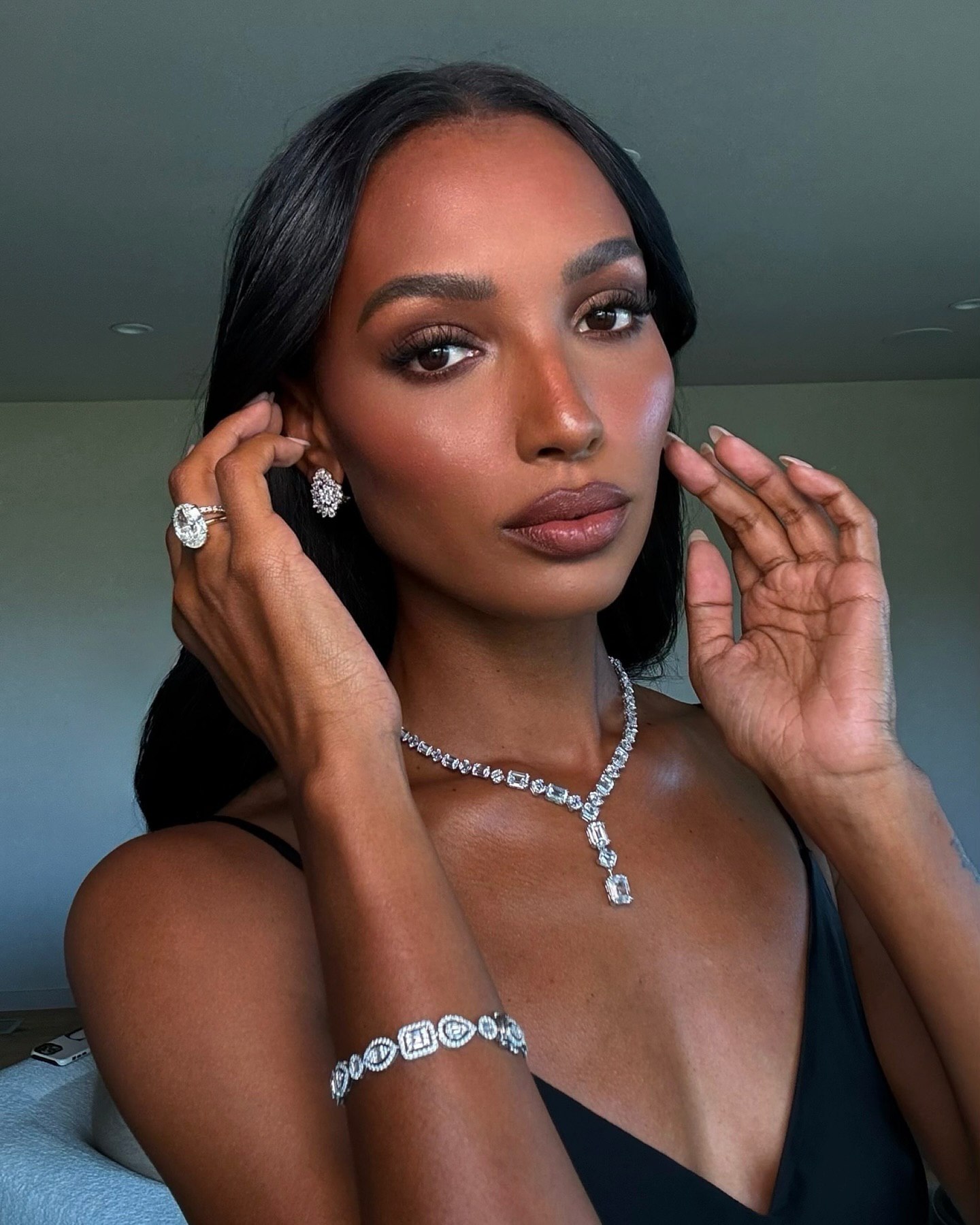 Тренди макіяжу на зиму 2025: 5 ідей, які легко повторити в домашніх умовах