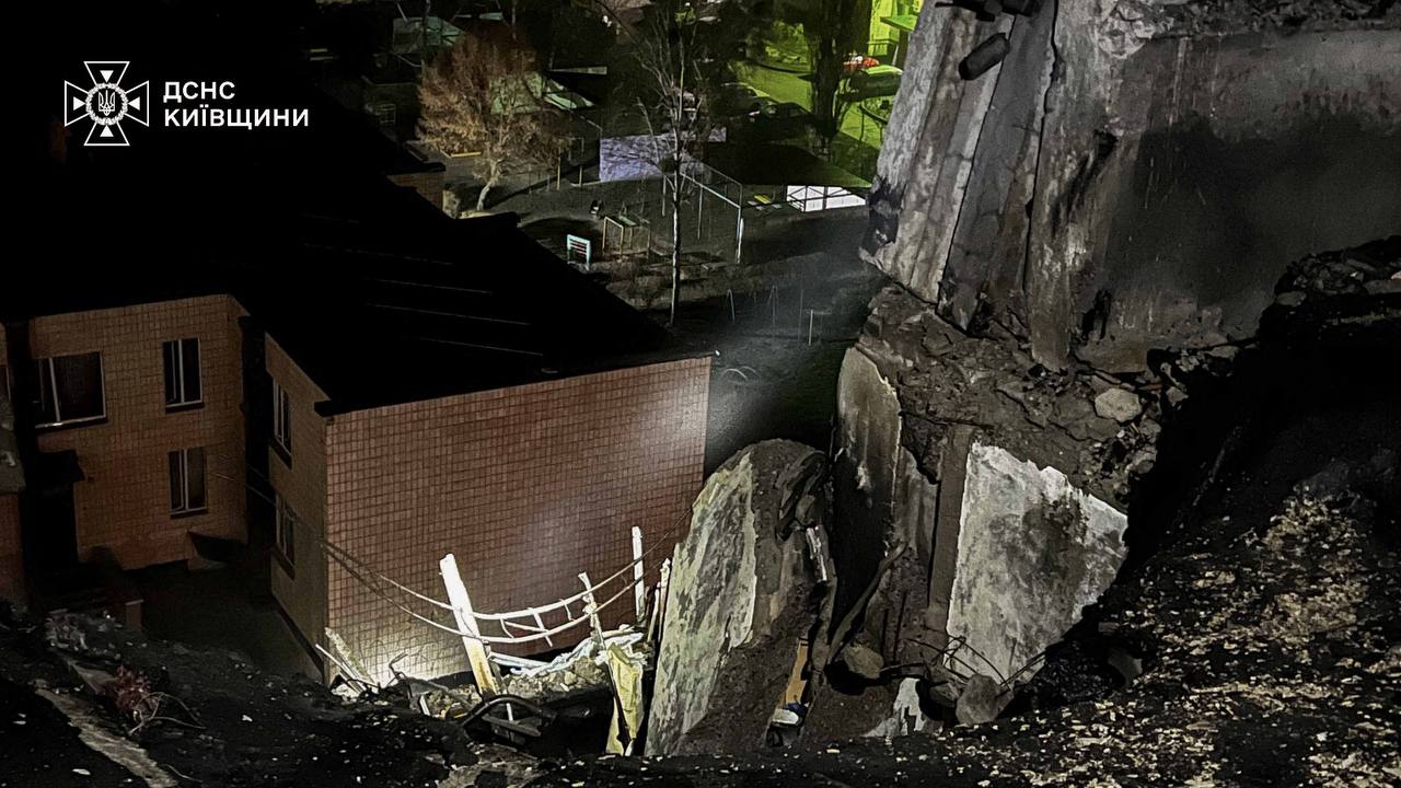 Знесло два поверхи: ДСНС показала наслідки удару по будинку в Броварах