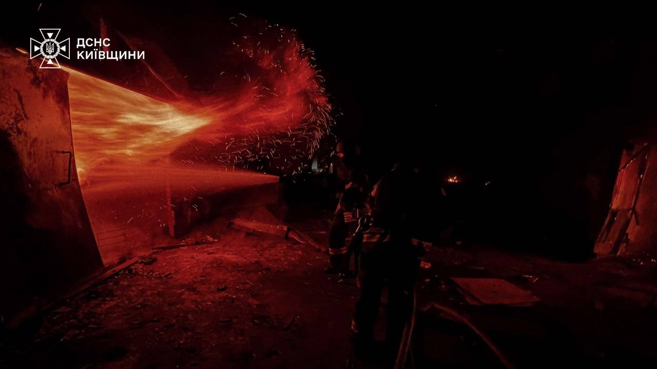 Знесло два поверхи: ДСНС показала наслідки удару по будинку в Броварах