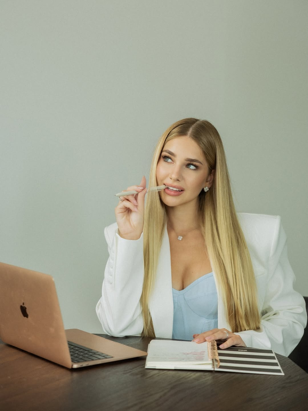 Що відомо про Ангеліну Забарну - дружину та музу одного з найдорожчих футболістів України