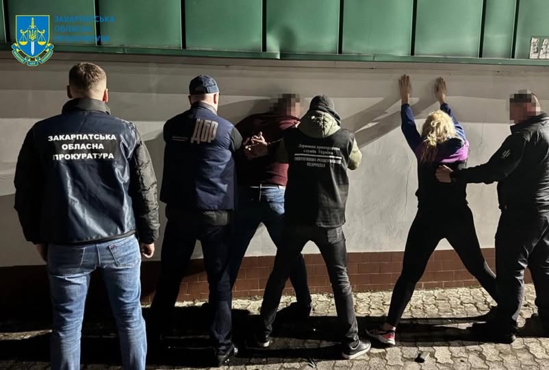 "Продали" шлях за кордон - отримали справу в суді: на Закарпатті викрили митників