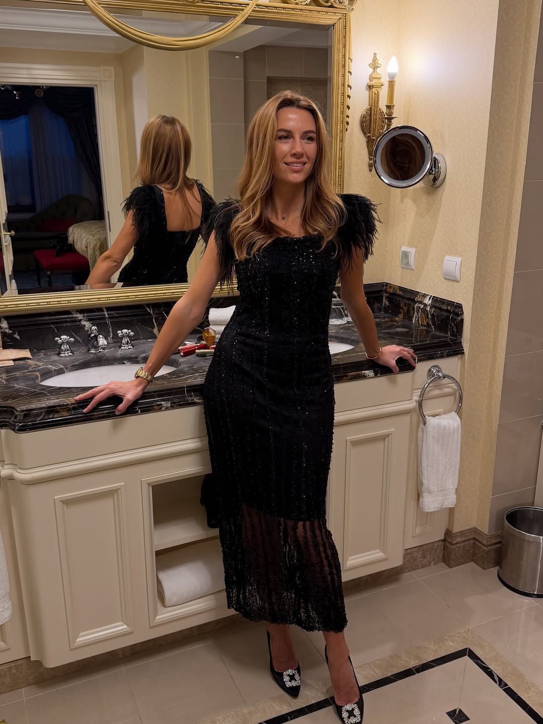 Святковий "лук" від дружини Решетніка: чорна сукня для корпоративу та вечірки