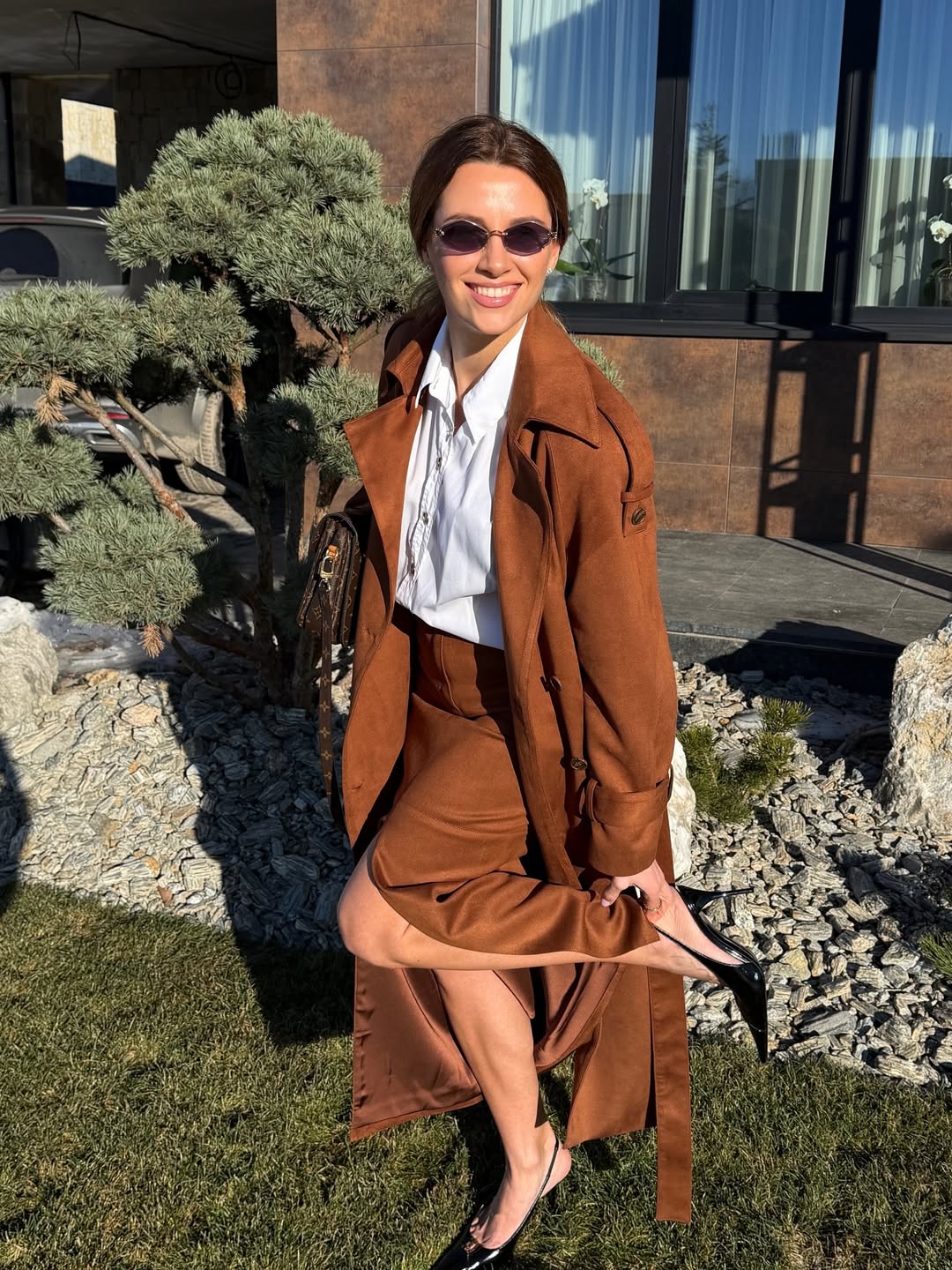 Секрет элегантного образа: 5 вещей, которые жена Решетника носит этой весной