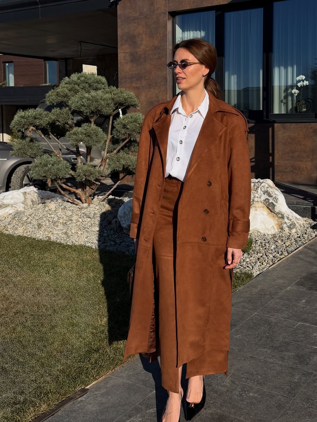 Секрет элегантного образа: 5 вещей, которые жена Решетника носит этой весной