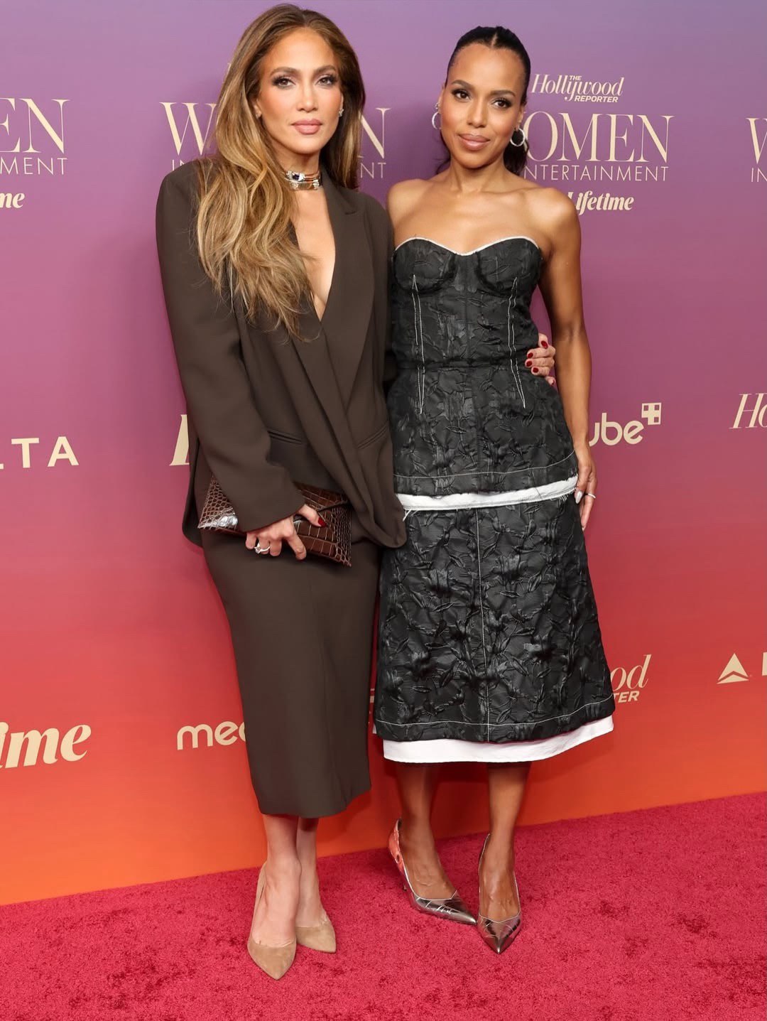 Дженніфер Лопес в оверсайз-жакеті та спідниці-олівець: ідея для стильного "лука"