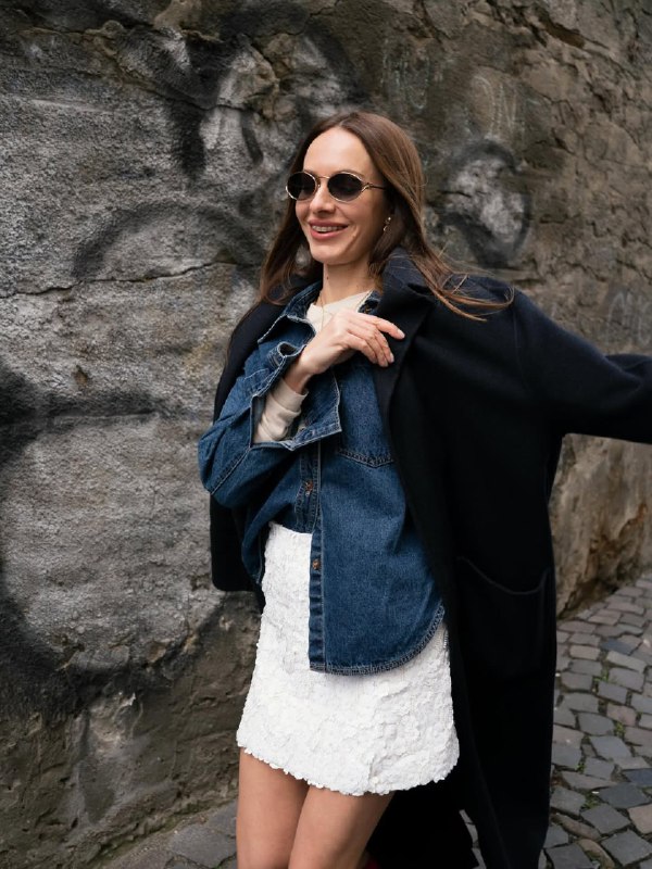 Как носить лоферы, чтобы даже простой образ выглядел дорого: секрет Кристины Горняк