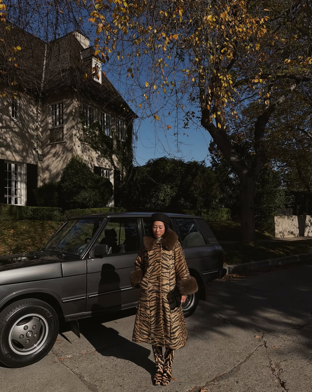 Трендові моделі пальт на зиму 2026: ретро, тваринний принт і пальто-халат