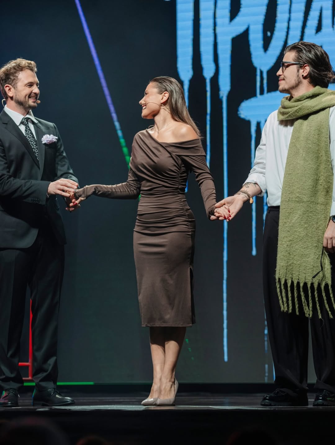 Тоня Хижняк показала елегантний "лук", який ідеально підійде для новорічної ночі