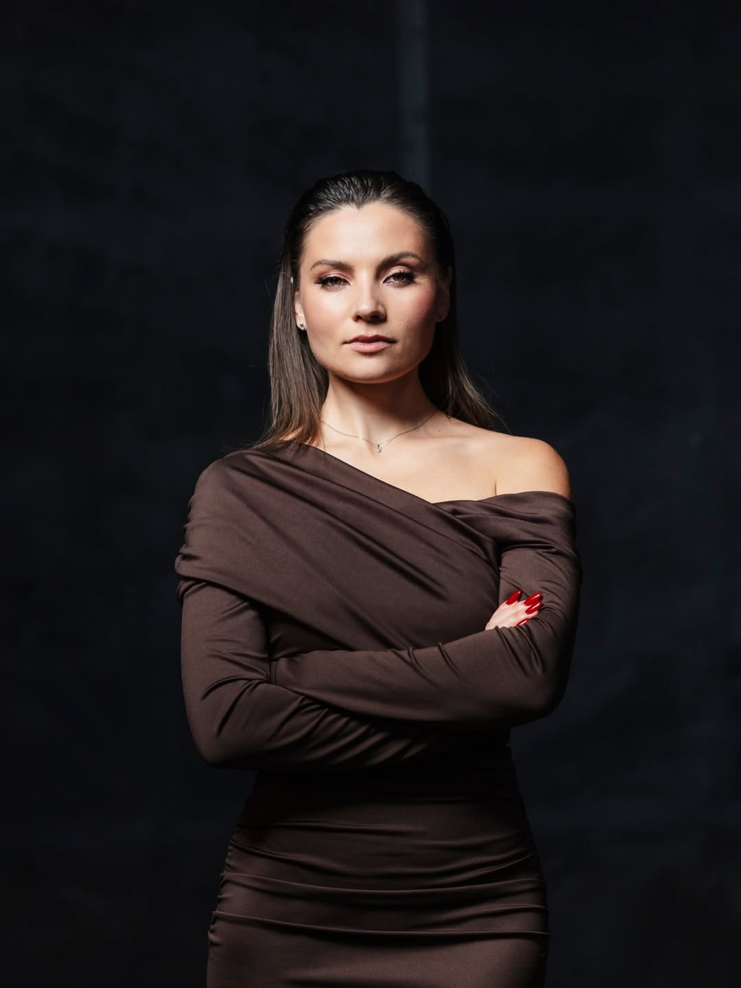 Тоня Хижняк показала елегантний "лук", який ідеально підійде для новорічної ночі