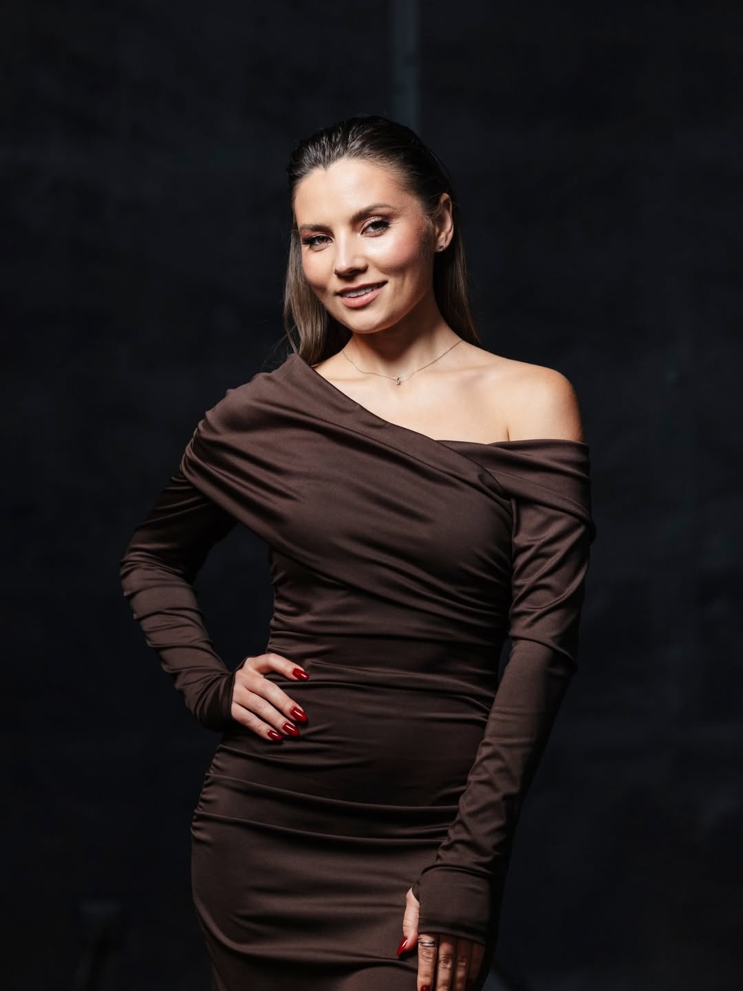 Тоня Хижняк показала елегантний "лук", який ідеально підійде для новорічної ночі