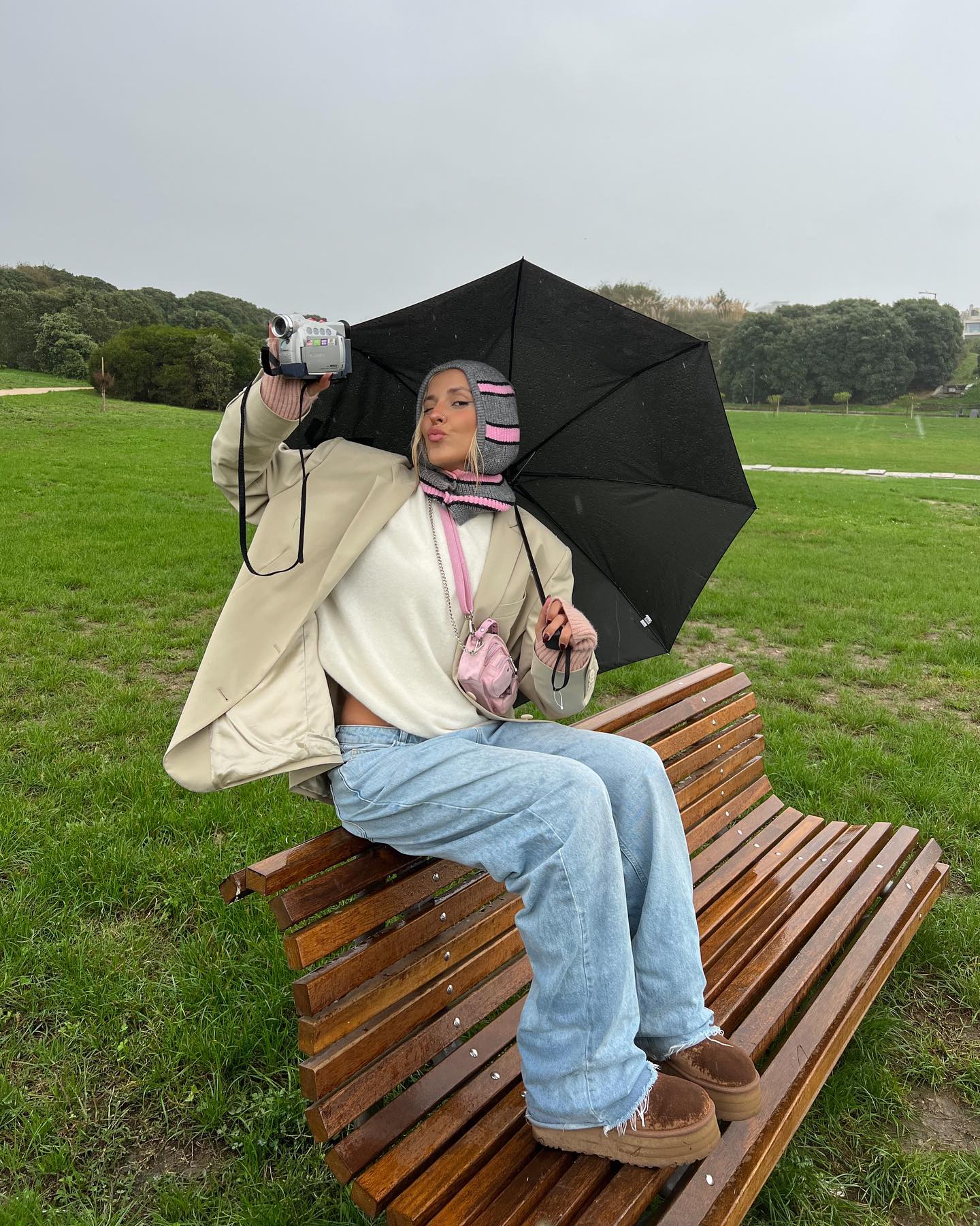 С чем носить угги зимой, чтобы удивить всех: тайны стильного образа