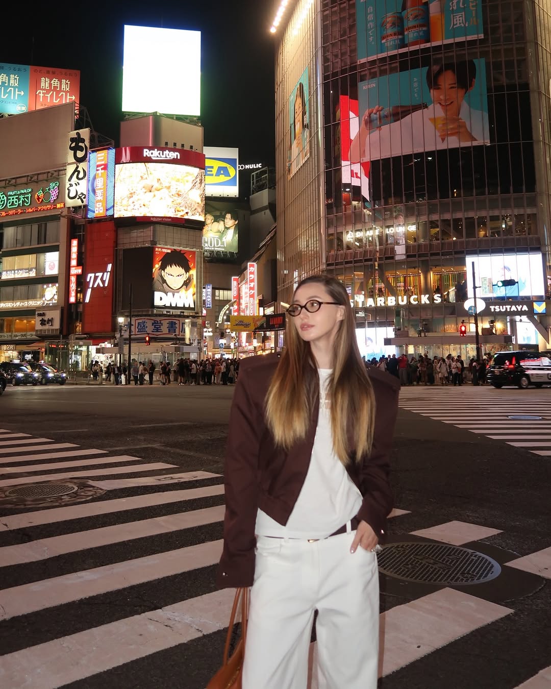 Як носити наймодніші джинси літа 2025: стильні ідеї від Раміни та колишньої Тищенка