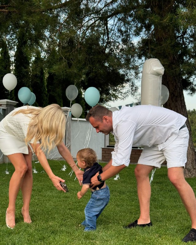 Учасник "Холостячки" вперше показав фото своєї "мудрої" коханої