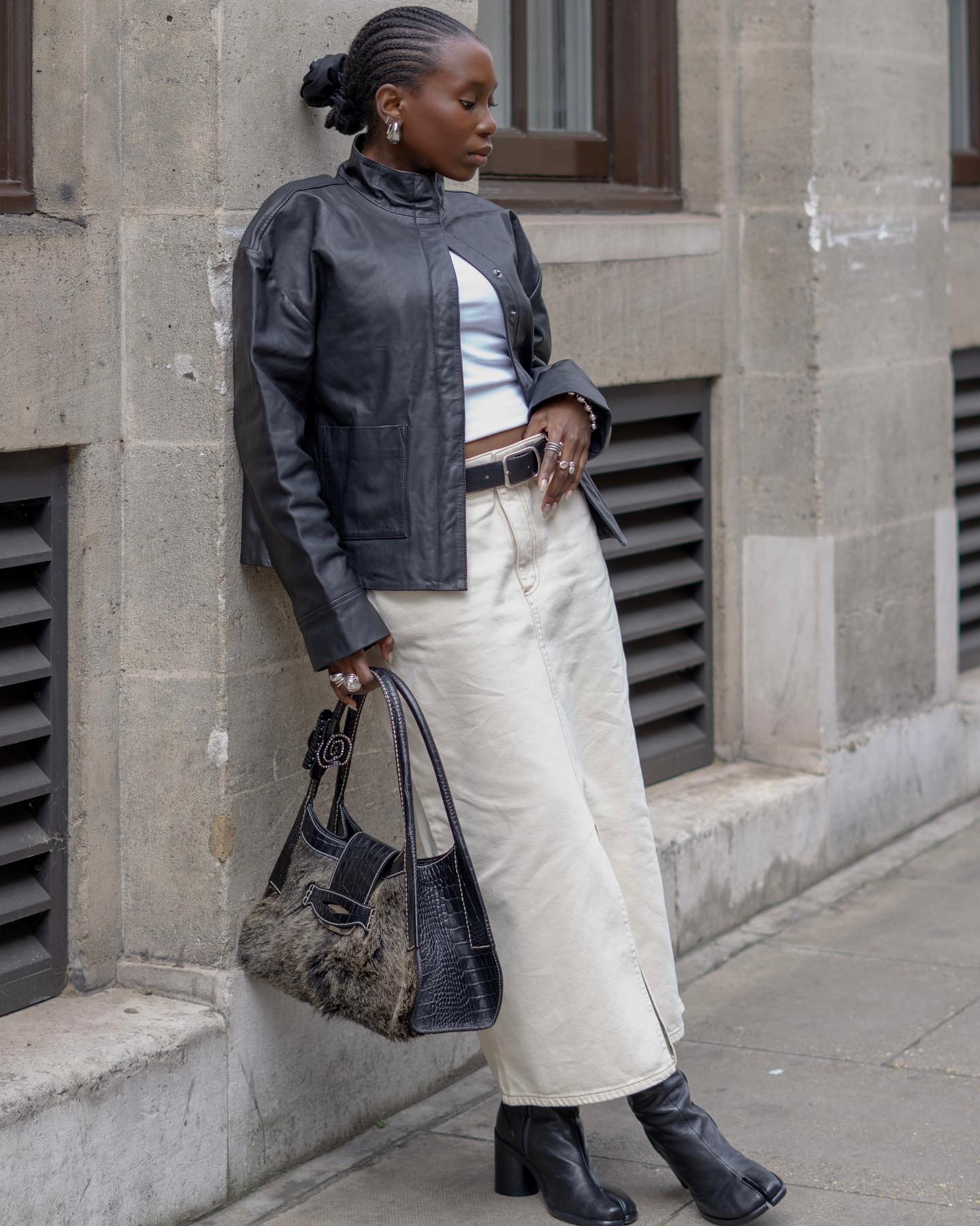 Длинная джинсовая юбка - тренд сезона: с чем ее сочетать осенью