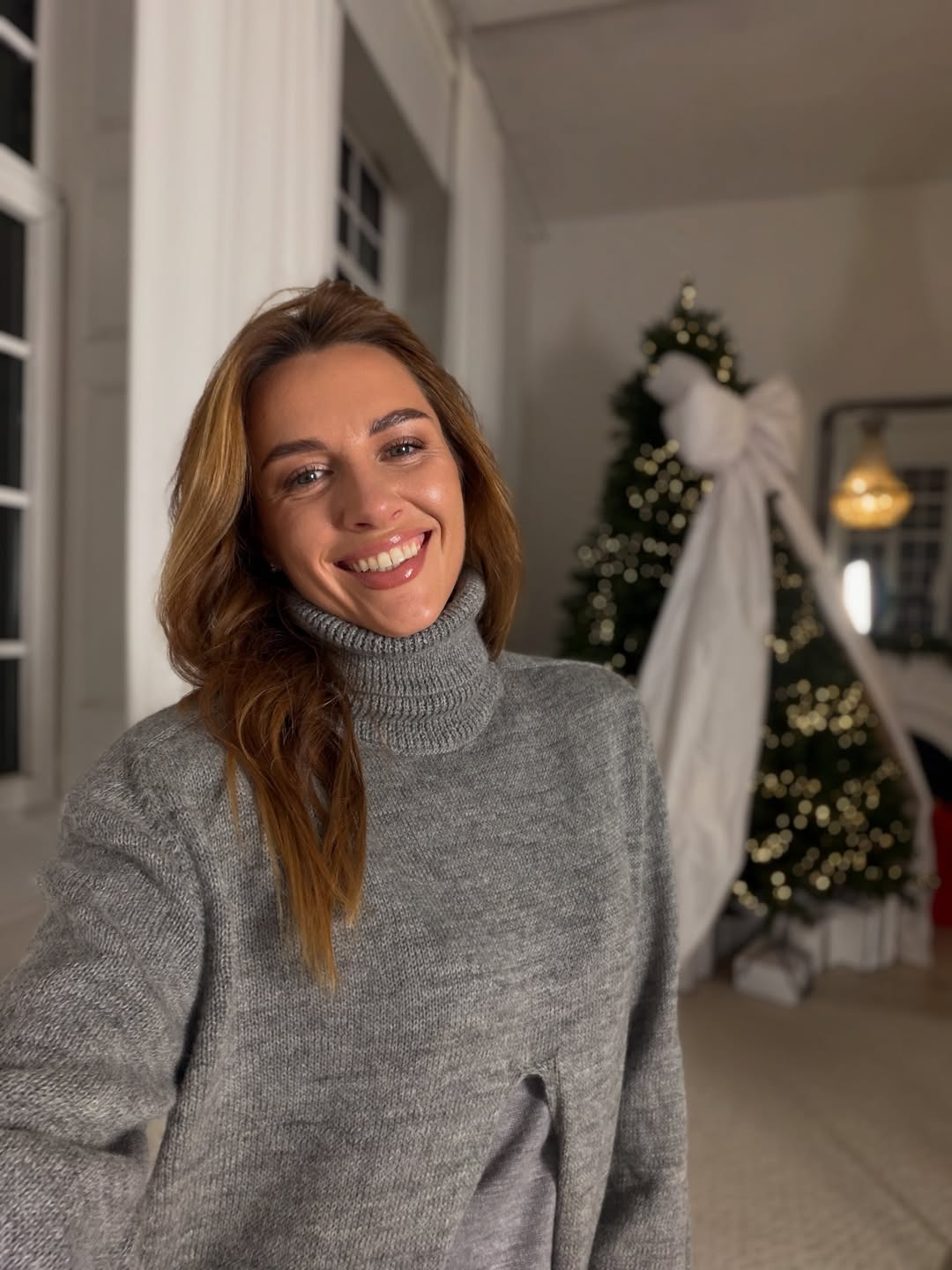 Як скласти монохромний "лук" на зиму: дружина Решетніка задає тренди