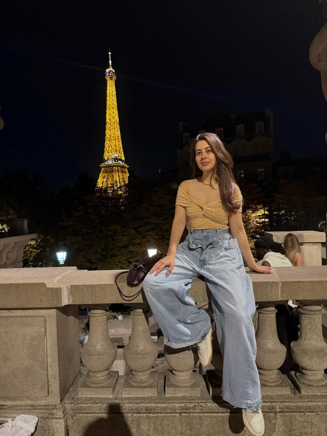 Як виглядають наймодніші джинси на осінь 2025: приклад від Раміни