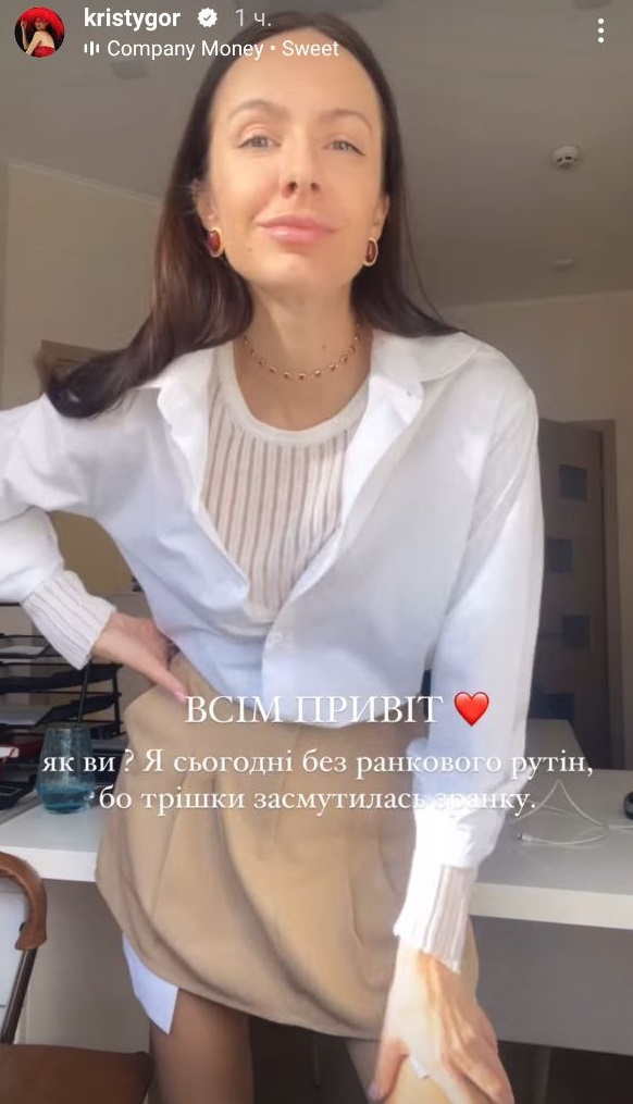 Як стилізувати звичайну білу сорочку: колишня Остапчука показала модні прийоми