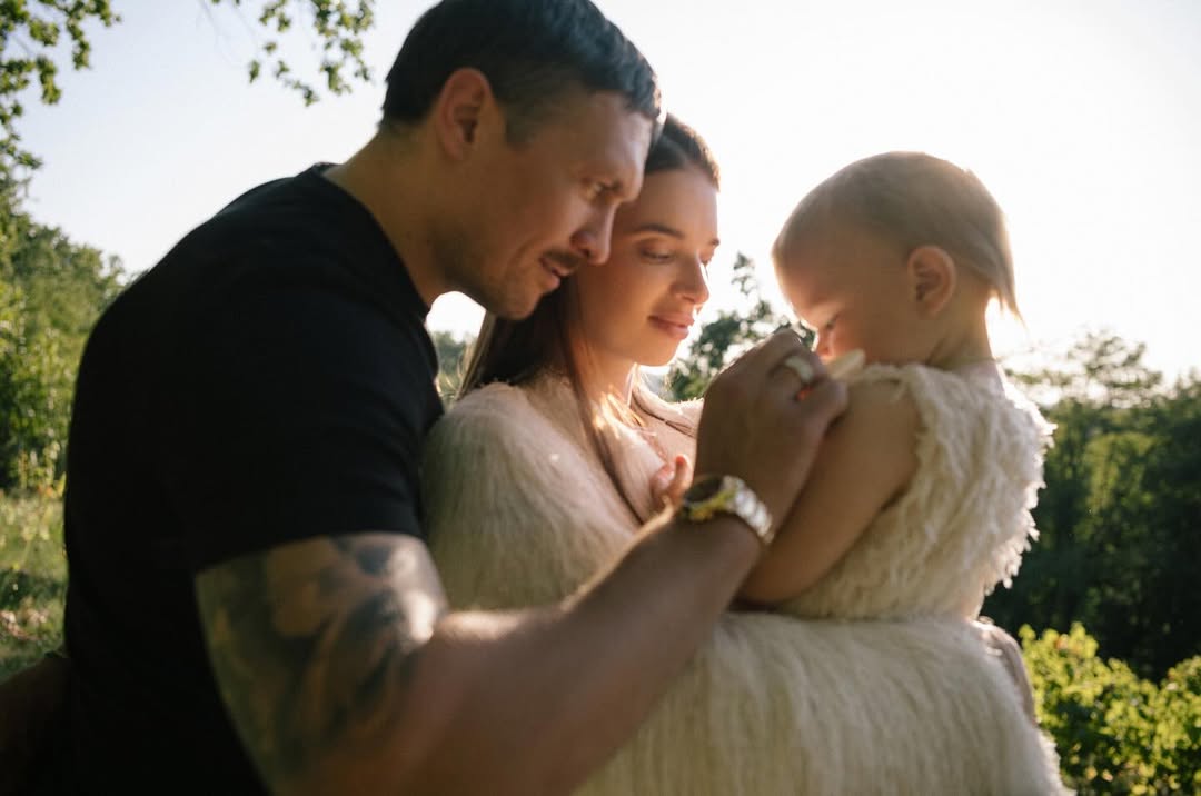 17 років разом, а іскра не згасла: Усики показали ніжні романтичні фото