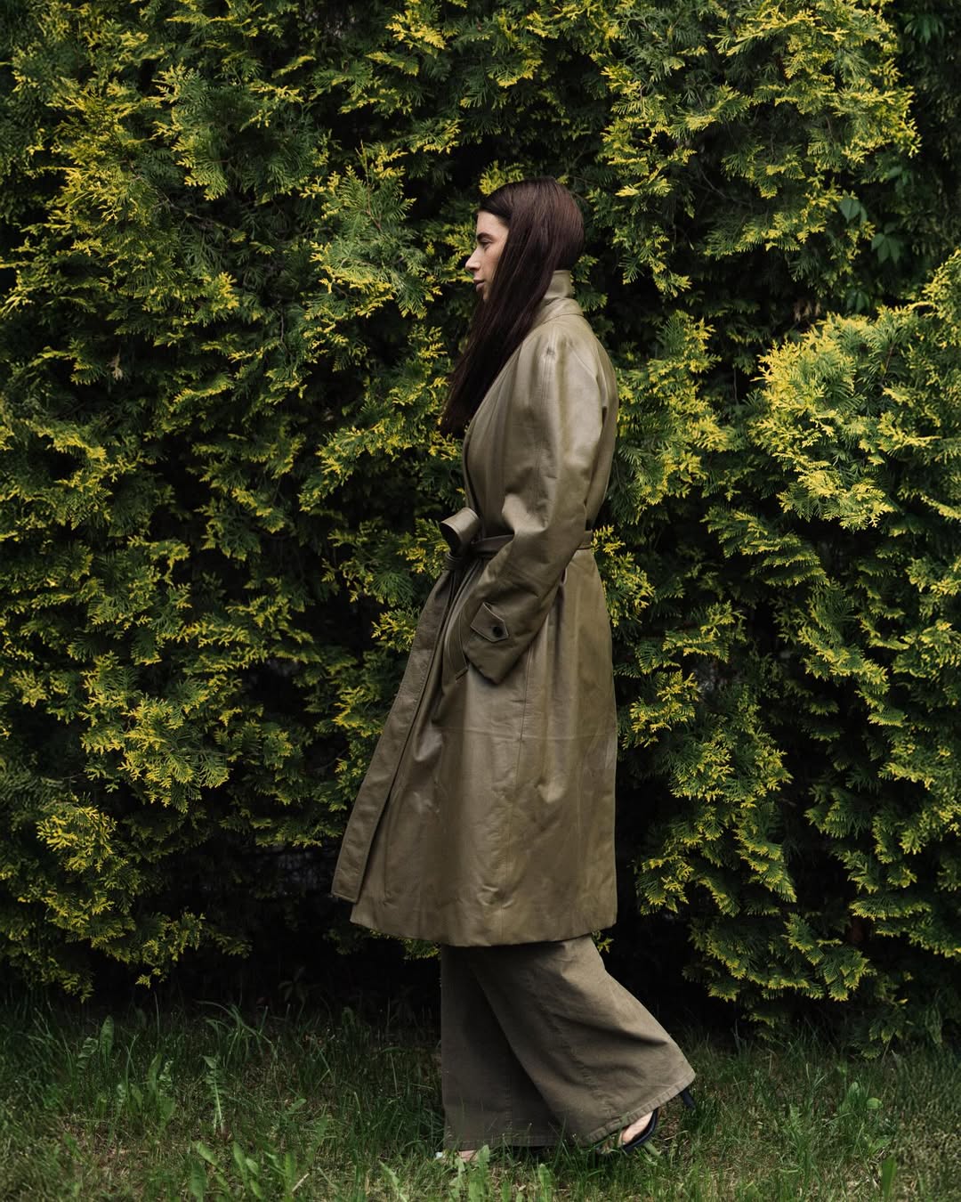 Як виглядає наймодніший плащ на весну і літо 2025: дружина Усика задає тренди